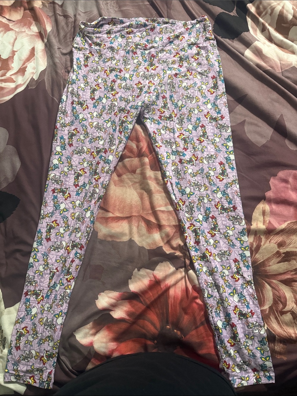 LuLaRoe Lavender Daisy Duck Print Leggings - Picture 4 of 5